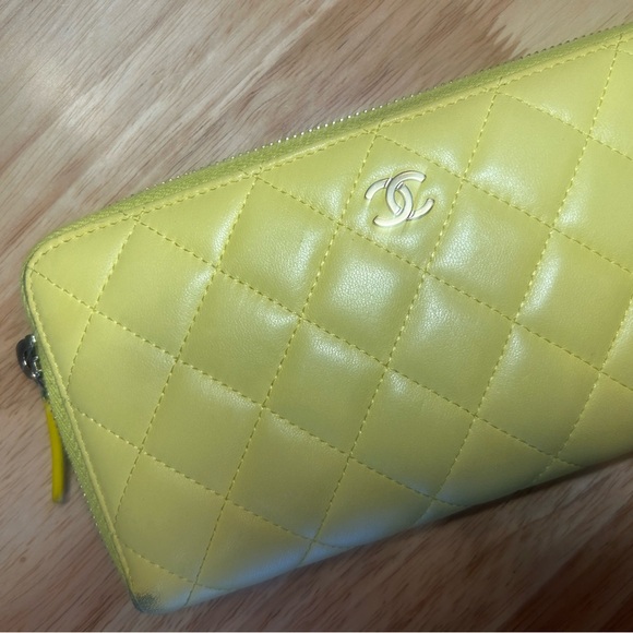Authentic CHANEL Matelasse Yellow Lambskin Bi-Fold Zip Around Wallet - Picture 9 of 16